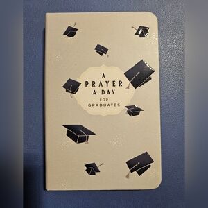 Prayer a Day for Graduates- by Lisa Stilwell Great Gift (2020, Trade Paperback)